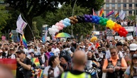Rund 300.000 Menschen ziehen bei Hamburger CSD-Demonstration durch die Stadt