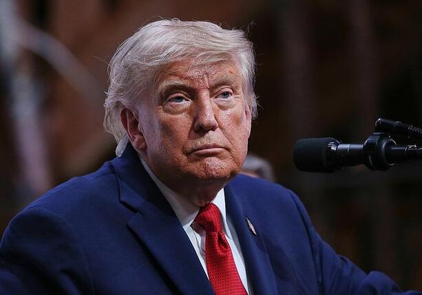 Bild vergr&ouml;&szlig;ern: Trump setzt Iran-Angriffe aus und sieht Fortschritte für Abkommen