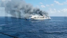 Mindestens fünf Tote und mehr als 40 Vermisste nach Brand auf Fähre in Indonesien