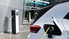 Elektroautos werden wieder teurer - Söder für E-Auto-Prämie auch für größere Pkw