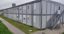 Zahl der Asylanträge im Juli nahezu halbiert