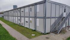 Zahl der Asylanträge im Juli nahezu halbiert