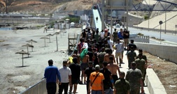 Marokko weist Verantwortung für Massenandrang von Migranten auf Ceuta zurück