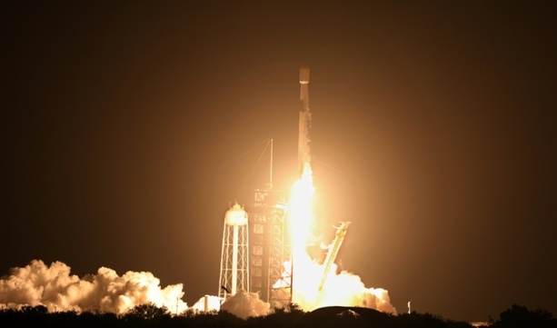 Bild vergr&ouml;&szlig;ern: Ausgebranntes Teil einer SpaceX-Rakete offenbar auf dem Mond eingeschlagen