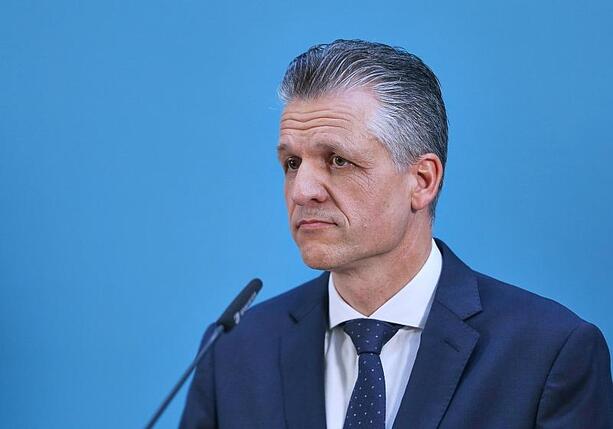 Bild vergr&ouml;&szlig;ern: Frei fordert von Bas Tempo bei Rentenreform