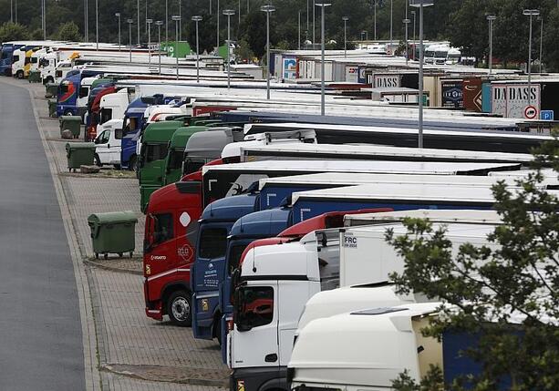 Bild vergr&ouml;&szlig;ern: Bilger erwägt Aufhebung des Lkw-Sonntagsfahrverbots