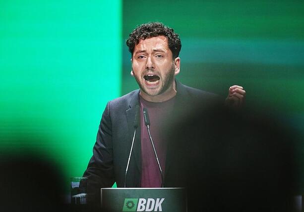 Bild vergr&ouml;&szlig;ern: Grünen-Chef fordert mehr Klimaschutz gegen Niedrigwasser