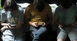 Kinderärzte fordern harte Regeln gegen Social Media