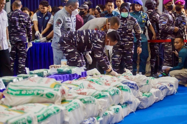 Bild vergr&ouml;&szlig;ern: Schlag gegen Drogenschmuggler: Indonesiens Behörden beschlagnahmen 1,3 Tonnen Ketamin