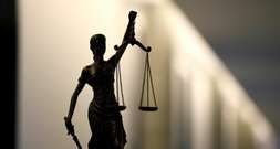 Mädchen über das Internet missbraucht: Sieben Jahre Haft für Mann in Bayern