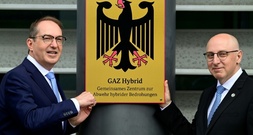 Dobrindt verteidigt Geheimdienstreform - Kritik an massiver Ausweitung der Befugnisse