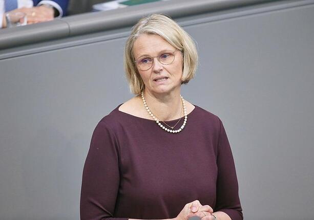 Bild vergr&ouml;&szlig;ern: Karliczek warnt vor Folgen des Niedrigwassers für Flusskreuzfahrten
