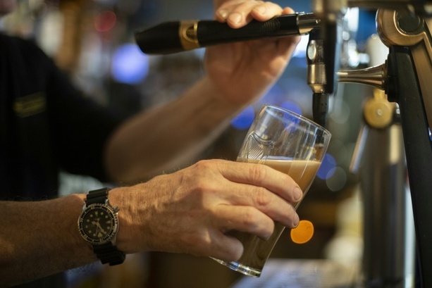 Bild vergr&ouml;&szlig;ern: Bundesregierung will begleitetes Trinken ab 14 Jahren abschaffen