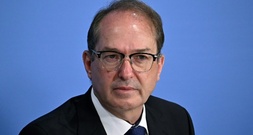 Dobrindt weist Befürchtungen zu Massenüberwachung durch Geheimdienst-Reform zurück