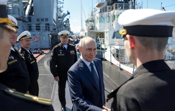 Bild vergr&ouml;&szlig;ern: Putin besucht umstrittene Kurilen-Inseln - Heftige Kritik von Japan
