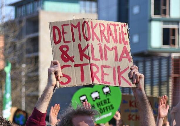 Bild vergr&ouml;&szlig;ern: Zustimmung für konsequenten Klimaschutz nimmt etwas ab
