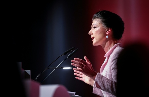 Bild vergr&ouml;&szlig;ern: Wagenknecht weist Höckes Angebot zurück - und fordert ihn zu TV-Duell auf