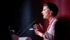 Wagenknecht weist Höckes Angebot zurück - und fordert ihn zu TV-Duell auf