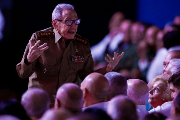 Bild vergr&ouml;&szlig;ern: Raúl Castro zeigt sich bei Gedenken an Bruder Fidel erstmals seit Monaten öffentlich