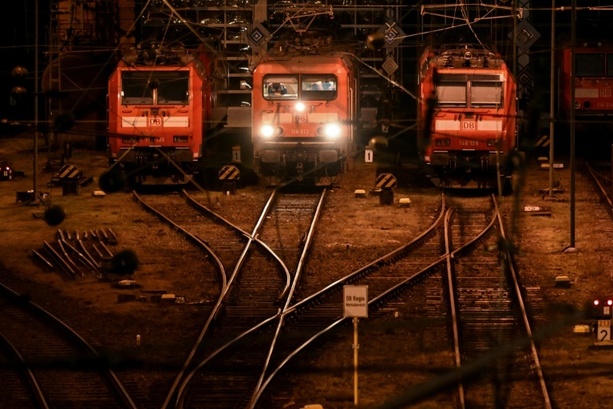Bild vergr&ouml;&szlig;ern: Niedrigwasser: Deutsche Bahn will alte Güterwaggons wieder in Betrieb nehmen