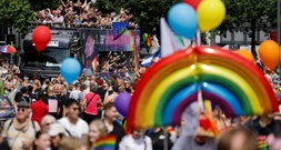 Steinmeier ruft zu Solidarität mit queeren Menschen auf - CSD-Paraden in mehreren Städten