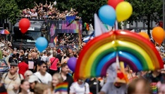 Steinmeier ruft zu Solidarität mit queeren Menschen auf - CSD-Paraden in mehreren Städten