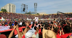 Lula und Flavio Bolsonaro umwerben bei Wahlkampfauftakt Brasiliens weibliche Wählerschaft