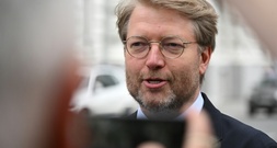 Zwei Verfahren: Russische Justiz befasst sich erneut mit Anti-Kriegs-Partei Jabloko