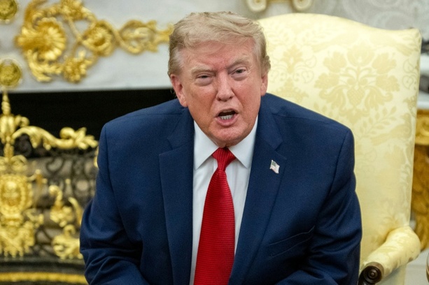Bild vergr&ouml;&szlig;ern: Trump deutet Kontakte mit Nordkoreas Machthaber Kim an