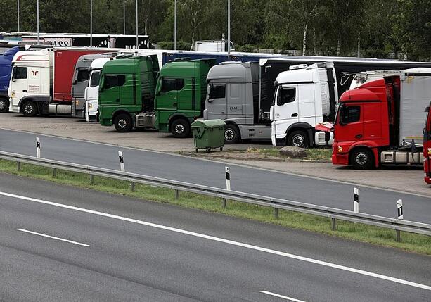 Bild vergr&ouml;&szlig;ern: Bislang kaum mehr Lkw-Verkehr trotz aufgehobenem Fahrverbot