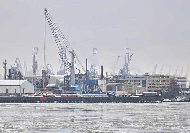 Bild vergr&ouml;&szlig;ern: Warnstreiks an sechs deutschen Seehäfen gestartet
