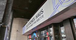 Digitalministerium verteidigt Außenstelle neben Russischem Haus