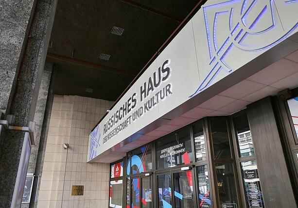 Bild vergr&ouml;&szlig;ern: Digitalministerium verteidigt Außenstelle neben Russischem Haus