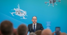 Drohnenvorfall in Leipzig: Dobrindt vermutet Verbindungen zu anderen Anschlagsplänen