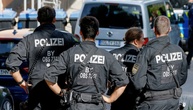 Polizisten schießen auf 14-Jährigen mit Waffenattrappe nahe Haltestelle in München