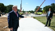 Trump präsentiert neuen Hubschrauber-Landeplatz am Weißen Haus