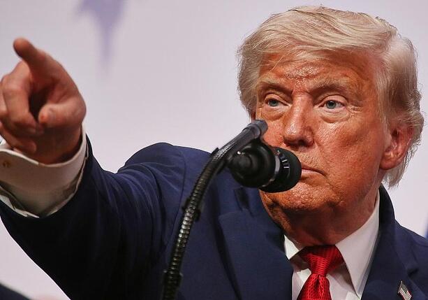 Bild vergr&ouml;&szlig;ern: Trump droht Teheran mit wirtschaftlichem D-Day