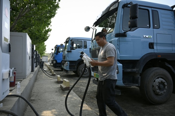 Bild vergr&ouml;&szlig;ern: Untersuchung: Weltweiter Absatz von Elektro-Lkw und -Bussen 2025 fast verdoppelt