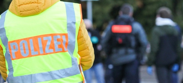 Bild vergr&ouml;&szlig;ern: 43-Jähriger soll in Schleswig-Holstein Mann getötet haben - zuvor mit Grill beworfen