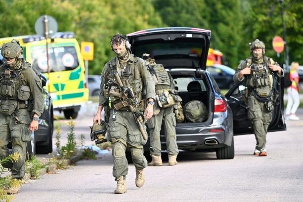 Bild vergr&ouml;&szlig;ern: Ein Toter und drei Verletzte bei Schwert-Angriff an schwedischer Schule