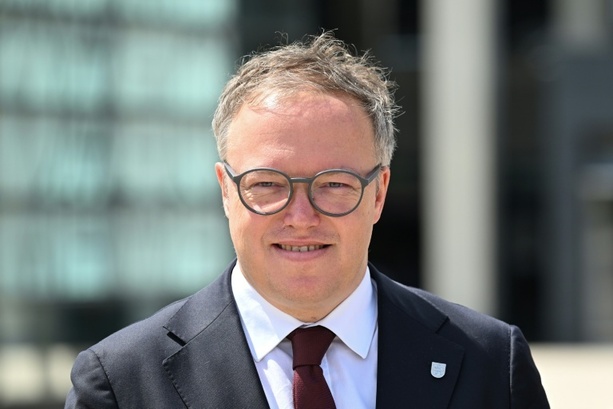 Bild vergr&ouml;&szlig;ern: Nach BSW-Streit um Koalition: Thüringer CDU bestätigt Voigt als Parteichef