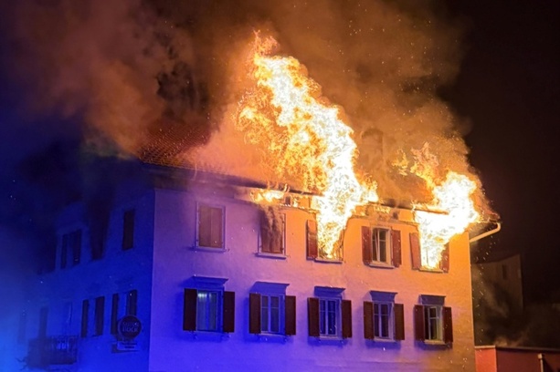 Bild vergr&ouml;&szlig;ern: Nach Brand in Wohngebäude in der Schweiz: Zwei Leichen gefunden