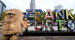 Nach Farbattacke auf Bernd das Brot: Figur in Erfurt wieder glanzlos und braun