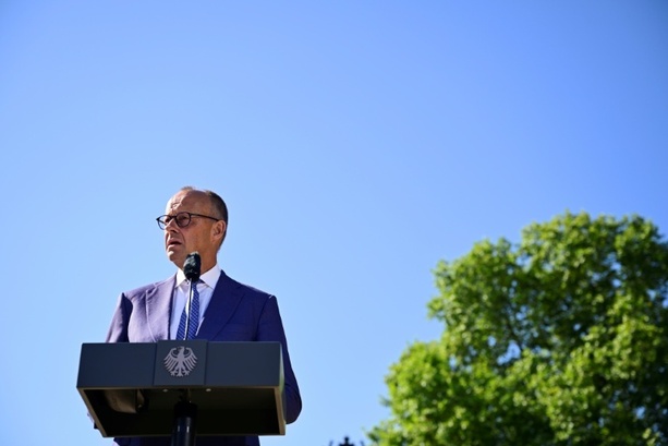 Bild vergr&ouml;&szlig;ern: Merz bekennt sich vor Kabinettsklausur zu Kampf gegen Klimawandel