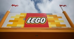 Gewinn von Spielzeughersteller Lego im ersten Halbjahr 