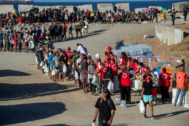 Bild vergr&ouml;&szlig;ern: Spanien will Rückführungen von Migranten aus Ceuta beschleunigen