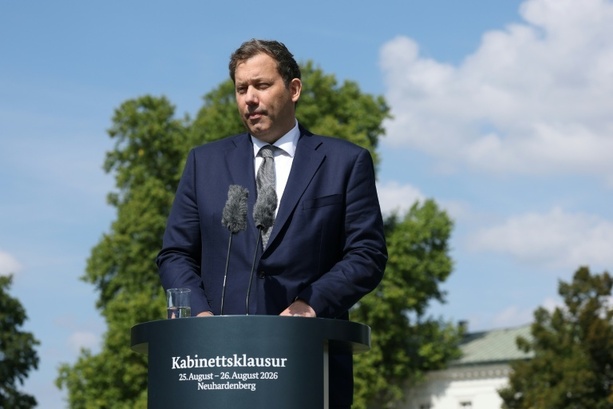 Bild vergr&ouml;&szlig;ern: Klingbeil: Kabinett wird Reform der Einkommensteuer kommende Woche beschließen