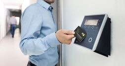 Smart Lock für Gewerbe und Büro: Mechanische Schlüssel gegenüber digitaler Zutrittskontrolle im Verg