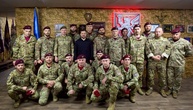 Selenskyj besucht ukrainische Soldaten an der Front