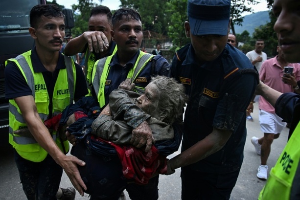 Bild vergr&ouml;&szlig;ern: Tourismusbehörde: Mindestens acht Deutsche nach Sturzflut in Nepal vermisst